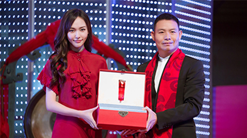 中国美正当红，w66国际利来A股上市，引领新时代